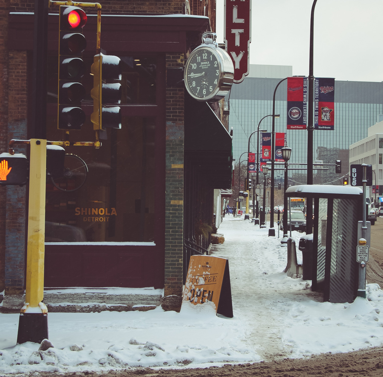 I forgot to bring my camera out with me yesterday during the “snowstorm” and missed a lot of good snow pics. But today I packed the ol’rig. We didn’t get too much snow around here so there wasn’t really a lot of awesome snow pics left.
